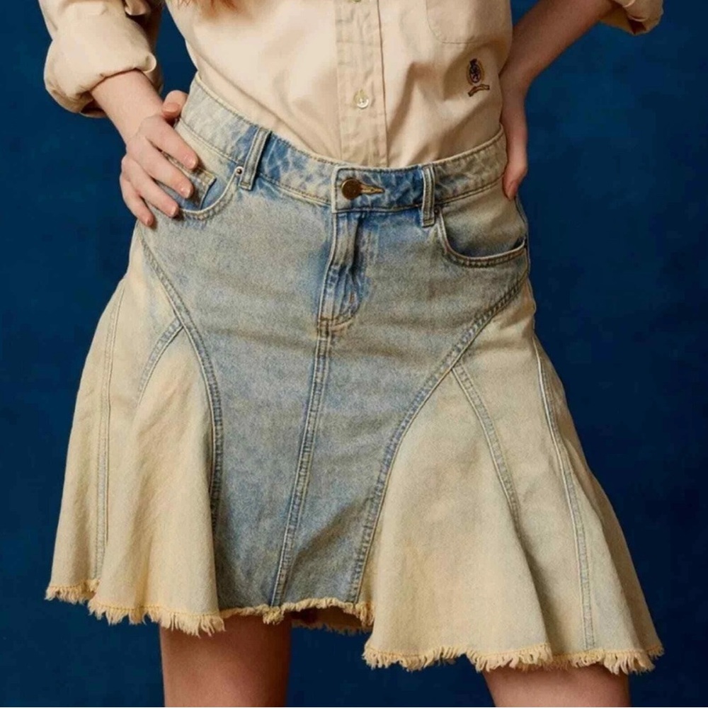 BDG Urban Outfitters Reagan  Denim Mini Skirt Frayed Hem Sz Small​